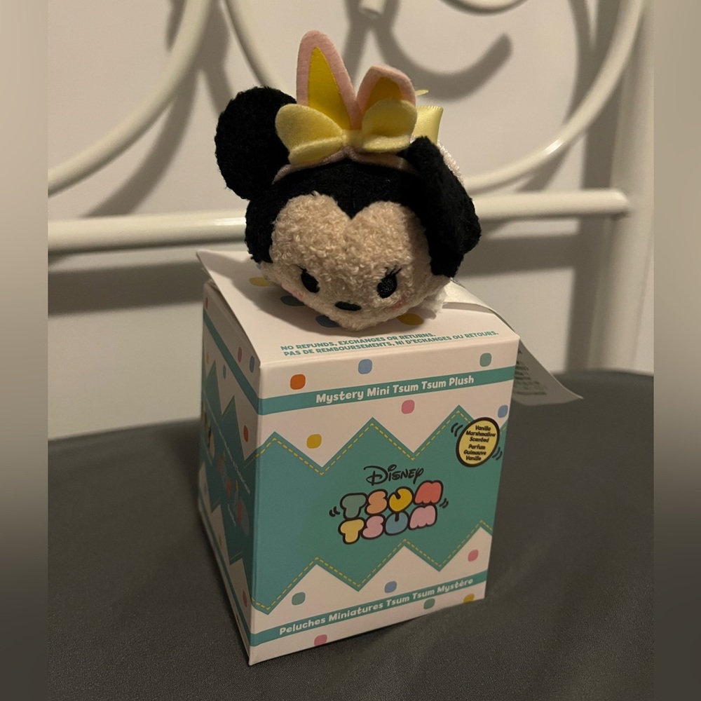 Disney Tsum Tsum Mystery Mini Vanilla Marshmallow Scented Easter Minnie Mouse